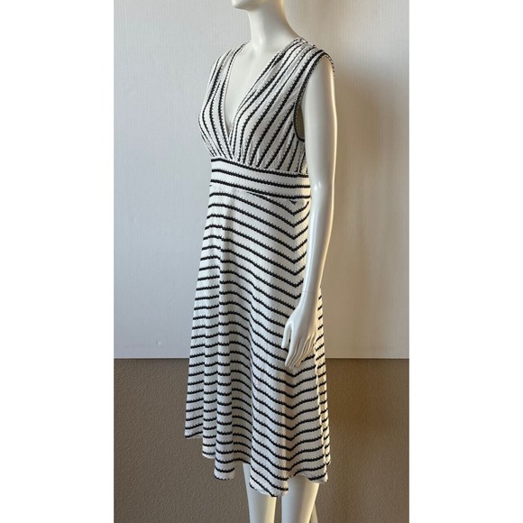 NWT Max Studio Dress Black & White Sleeveless V Neck Stretch Striped Sz M - Picture 5 of 9
